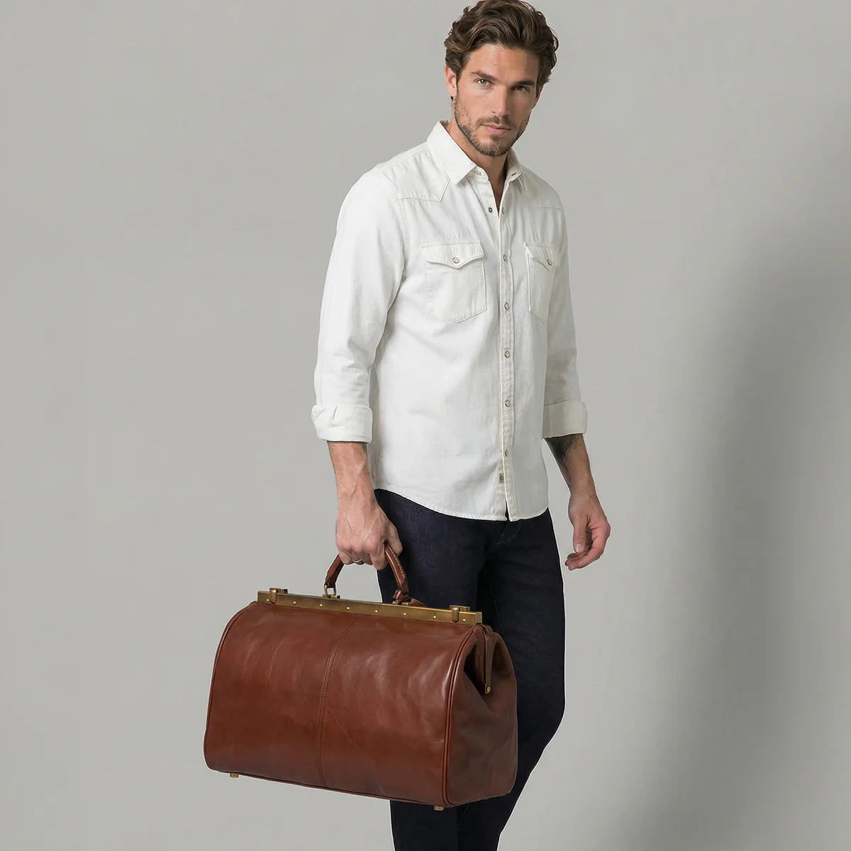 Leather travel duffle bag - Image 5